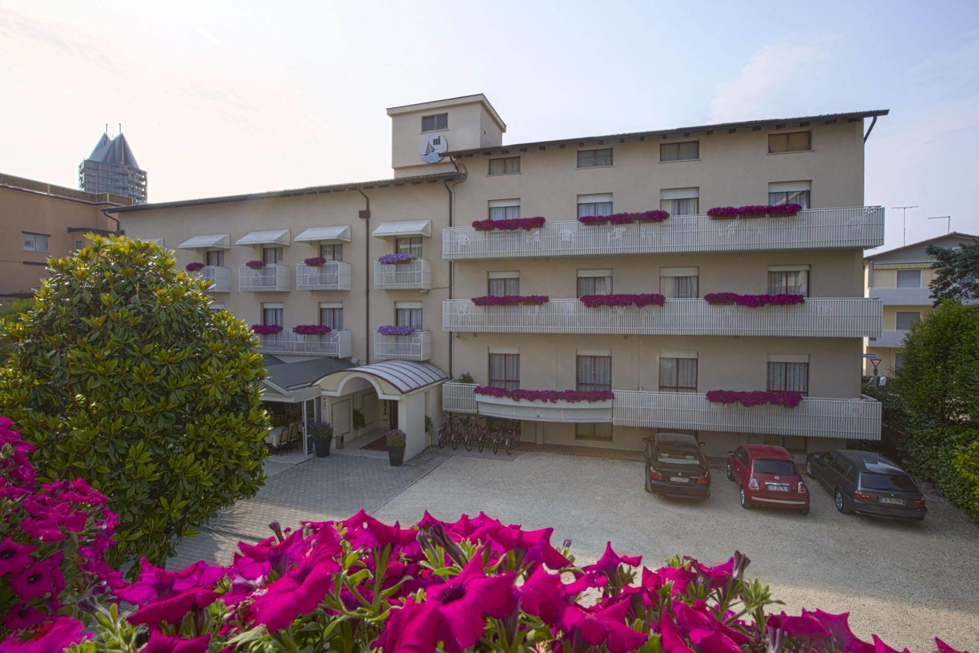 Hotel Imperia Lido di Jesolo Exterior photo